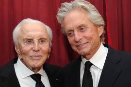 Kirk Douglas dona mayoría de su fortuna a caridad; no deja nada a su hijo Michael