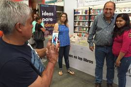 Participa INE en Feria del Libro de Arteaga