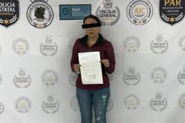 Durante la audiencia inicial, el juez determinó la situación jurídica de la imputada y estableció el desarrollo del proceso penal dentro de la causa 1128/2026, en la que se le atribuye la presunta captación de recursos económicos.