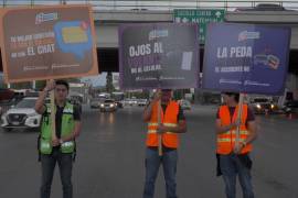 Jóvenes de Saltillo participaron en un mega crucero para promover la seguridad y prevención de accidentes viales.