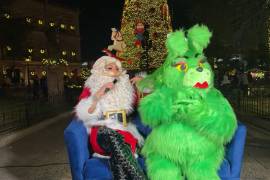 Chiste. Las drags convivieron e improvisaron con el público saltillense previo a su espectáculo ‘La Verdá de la Navidá’.