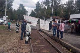 Agentes de la policía de Michoacán, Guardia Nacional y Fiscalía estatal desalojaron a maestros que obstruían las vías del tren
