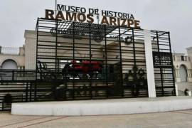 Ubicado en la Alameda “Miguel Ramos Arizpe”, el museo ofrece un espacio para conocer los hitos históricos de la ciudad, incluyendo la mención de figuras como Miguel Ramos Arizpe y Ana Paula Vázquez Flores.