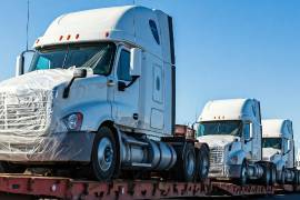 Fue ayer que se dio a conocer que la industria de vehículos pesados en México exportó 5 mil 221 unidades, una caída de 55.29% con respecto al décimo mes de 2024, su quinta caída anual consecutiva. FOTO: