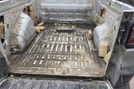 El cargamento de marihuana fue localizado oculto en distintos compartimentos de la camioneta asegurada durante el operativo.