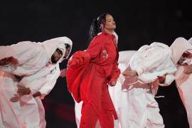 Con 12 canciones Rihanna rindió tributo a su carrera, aunque sin invitados que le dieran un plus a su show.