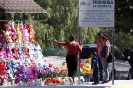 Los panteones municipales de Saltillo recibirán a cerca de 75 mil visitantes durante el Día de Muertos, en un operativo especial de limpieza y seguridad.