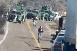 El funcionario explicó que los cierres parciales reportados en la carretera federal 54 obedecen a que el despliegue de seguridad continúa en la zona.