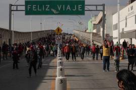 CIUDAD JUÁREZ, CHIHUAHUA, 12 MARZO 2023.- Un grupo numeroso de migrantes de diversas nacionalidades intentó cruzar la frontera entre EUA y México en Ciudad Juárez. FOTO: JUAN ORTEGA