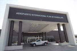 La densa niebla impidió el aterrizaje de vuelos comerciales y de carga en el aeropuerto de Saltillo.