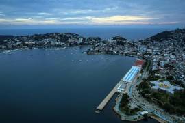 Una vista general e de la bahía del puerto de Acapulco, estado de Guerrero (México). Los turistas internacionales en México dejaron una derrama de 13,039 millones de dólares en la primera mitad 2022.