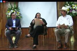La presentación se realizó en el Auditorio de la Preparatoria Número Uno, Unidad Camporredondo, con la participación de Eva Kerena Hernández Martínez, David Castro Lugo y Juan Roberto Benavente Valdés.