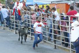 Corredores avanzando por una de las rutas más icónicas del evento