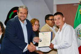 Tomás Gutiérrez llamó a los egresados a seguir estudiando y preparándose para aprovechar las oportunidades de la ciudad.
