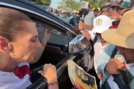 Docentes de la CNTE en Chiapas entregaron a la Presidenta un pliego de demandas tras un bloqueo en Palenque y obtuvieron fecha y hora para una mesa en Palacio Nacional.