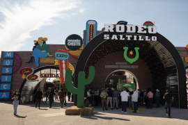 Javier Díaz González anunció transporte gratuito para trasladar a los asistentes desde estacionamientos cercanos hasta la entrada del Rodeo Saltillo.