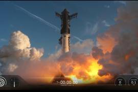 El cohete Starship despegando hoy desde la base de Starbase, el complejo de SpaceX en Texas y logró poner en órbita terrestre el Starship, en la decimocuarta prueba de vuelo de la poderosa nave.