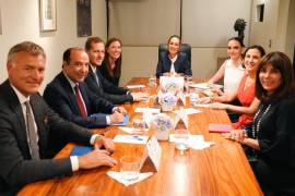 La virtual presidenta electa de México, sostuvo una reunión con Kathryn McLay, la presidenta y CEO de Walmart internacional.