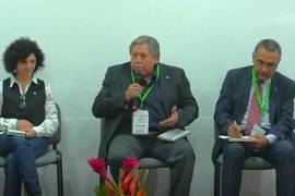 El rector Alberto Flores Olivas destacó que formar profesionistas con valores éticos y conciencia social sigue siendo una asignatura pendiente en la UAAAN.