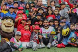 El jardinero derecho de los Padres de San Diego, Fernando Tatis Jr., impartió una clínica a más de 200 niñas y niños de ligas infantiles en Tijuana.