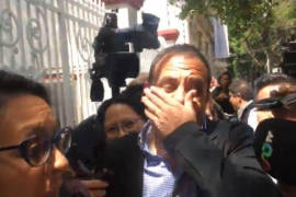 ¿Karma?... Cuauhtémoc Blanco es golpeado por la prensa en su visita a AMLO (Video)