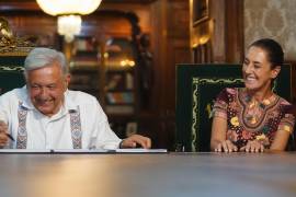 Andrés Manuel López Obrador con Claudia Sheinbaum como testigo de honor, firmó el decreto para la publicación de la reforma judicial, para elegir a los juzgadores por voto popular.