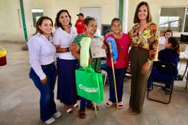 Autoridades estatales y municipales participaron en la jornada, en la que habitantes intercambiaron materiales reciclables por productos para el hogar.
