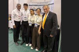 Moisés Licón, Gabriela Martínez, Jenny Salinas, ganadores del primer lugar en la categoría de Medicina y Ciencias de la Salud.