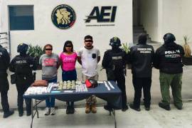 Autoridades detuvieron a cuatro presuntos en Linares; les aseguraron dosis de droga, dinero en efectivo y equipo táctico en dos operativos simultáneos.