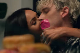 Megan Fox y Machine Gun Kelly ya presumen su amor