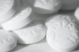 Si ingeriste una aspirina falsa y presentas malestares, se recomienda acudir con un médico y reportarlo