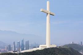 En el marco de la conmemoración de los 500 años de la aparición de la Virgen de Guadalupe —en el 2031— y los 2 mil años de la redención de Jesús —en 2033—, se construye en Nuevo León la Cruz de la Misericordia.