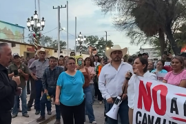 Habitantes de Zaragoza participaron en la movilización en defensa del agua y la tierra.