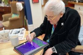 Arte. La experimentación tecnológica fue una constante en la trayectoria de David Hockney, quien incorporó herramientas digitales como el iPad a su proceso artístico.