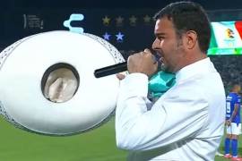 Otra decepción... Pablo Montero cambia la letra del Himno Nacional en la final de la Liga Mx