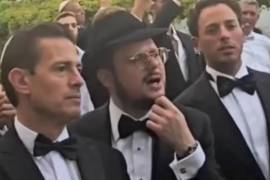 En el video se observa al exmandatario en las primeras filas, destinadas a los invitados, junto a Neriah.