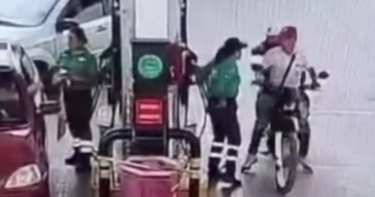 Empleada de gasolinera frustra asalto; rocía con combustible a los ladrones (video). Noticias en tiempo real