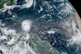 Fotografía satelital cedida por la NOAA muestra la localización del huracán Beryl en el Caribe. El huracán Beryl mantiene esta semana en alerta a Jamaica, Haití y República Dominicana.