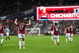 'Chicharito' hace doblete al Huddersfield Town y recobra la confianza con el West Ham