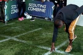 Futbol, atletismo y ahora también ¿NFL? Usain Bolt hace una peculiar prueba en el emparrillado