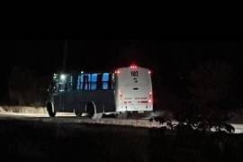 La noche del domingo, un autobús con las puertas abiertas, el motor encendido y sin rastro de sus pasajeros en la carretera federal Valles–Mante, encendió las alarmas.