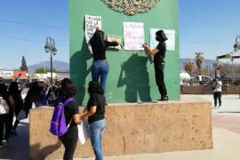 Estudiantes del Cobac Prepa 24 de Monclova exhiben en manifestación casos de acoso y abuso sexual