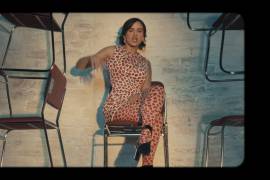 Música. La cantante española se emocionó al reunir más de 2 mil fanáticos en menos de una hora para una aparición sorpresa.