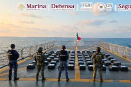 Elementos de Secretaría de Marina localizaron 80 bultos con presunta cocaína a más de 200 millas náuticas de Acapulco durante operativo marítimo