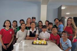Además de entregar despensas e insumos básicos, la organización celebra los cumpleaños de los menores que viven en el albergue.