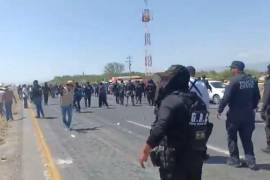 La Policía Estatal intervino para desalojar a los manifestantes y liberar la vialidad; el bloqueo duró poco más de dos horas.,