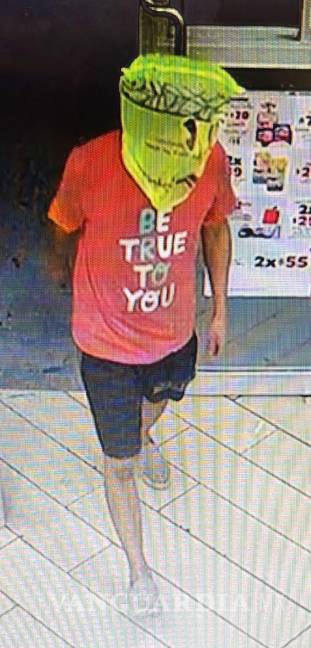 Se cubría el rostro con bolsas de plástico para asaltar tiendas de conveniencia, en Monterrey