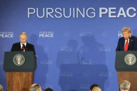 El presidente de Rusia, Vladimir Putin durante una declaración conjunta con su homólogo de Estados Unidos, Donald Trump, este viernes, en Anchorage, Alaska el 16 agosto 2025.