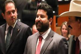 Rogelio Hernández (centro), presentó su renuncia como presidente de la Comisión Nacional de Hidrocarburos (CNH).