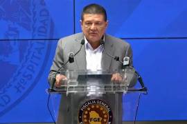 A Jáuregui lo acusan de los delitos de ejercicio ilegal del servicio público y coalición.